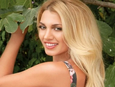 Δείτε την αποκαλυπτική εμφάνιση της Κωνσταντίνας Σπυροπούλου σε βραδινή έξοδο (φωτο)